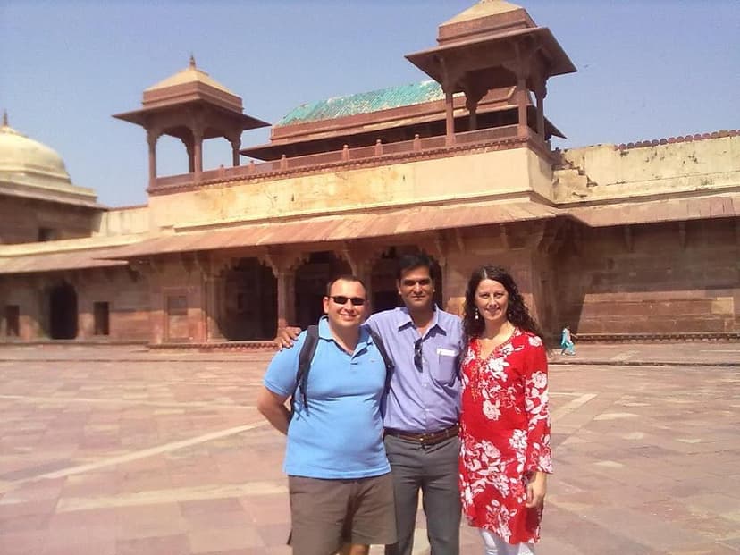 Book Tour Guide for Fatehpur Sikri Visit in Agra - Discover the best tours in Agra with licensed local guides. Taj Mahal sunrise tours, heritage walks, food tours & day trips.